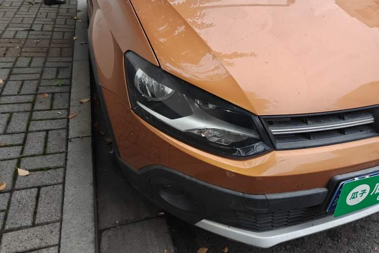 Used Volkswagen Polo 2016 1.6L Cross Polo Automatic Right Front Headlight