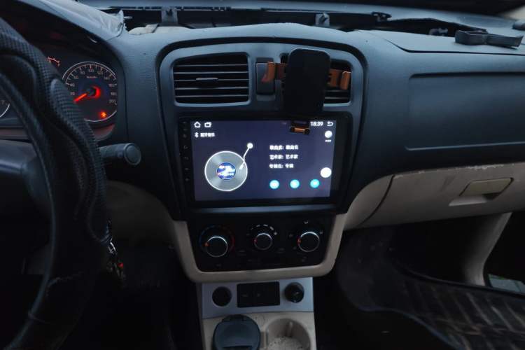 Used Dongfeng Fengon 2013 1.5L Manual Deluxe Model DK15 Audio And AC Panel