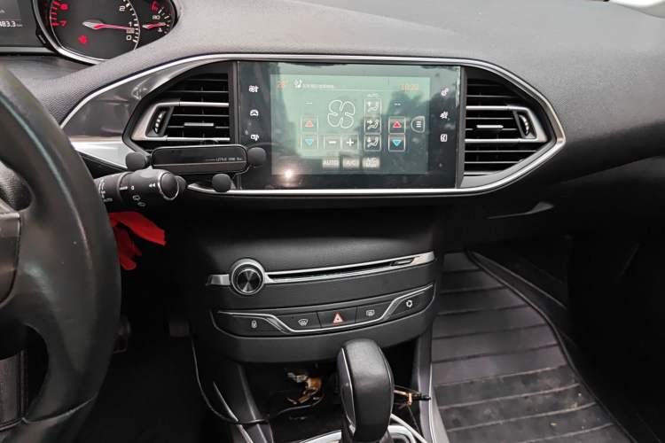 Used Peugeot 308S 2015 1.6T Automatic Ruichi Edition Audio And AC Panel