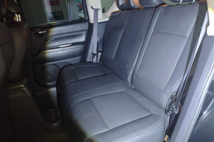 Used Jeep Compass 2014 2.4L Four-Wheel Drive Serpentine Collection Edition Left Rear Seat