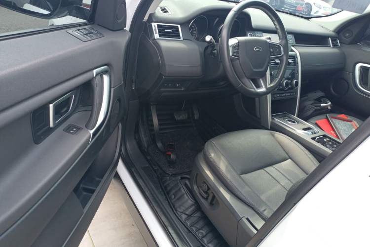 Used Land Rover Discovery Sport 2019 240 PS SE Version China VI Standard Driver Seat