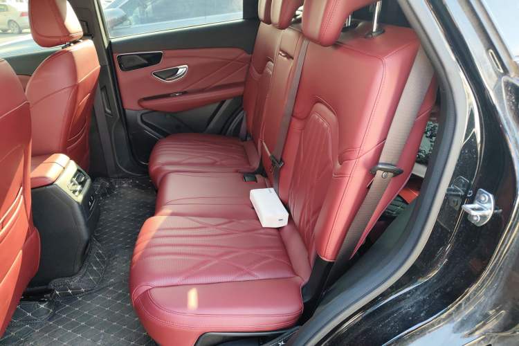 Used JETOUR X70 PLUS 2025 1.5T Ultimate 7-Seater
