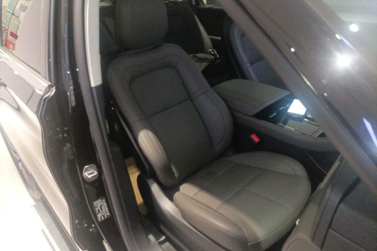 Used Lincoln Aviator 2024 3.0T V6 All-Wheel-Drive Elegance Edition Six Seats Right Front Seat