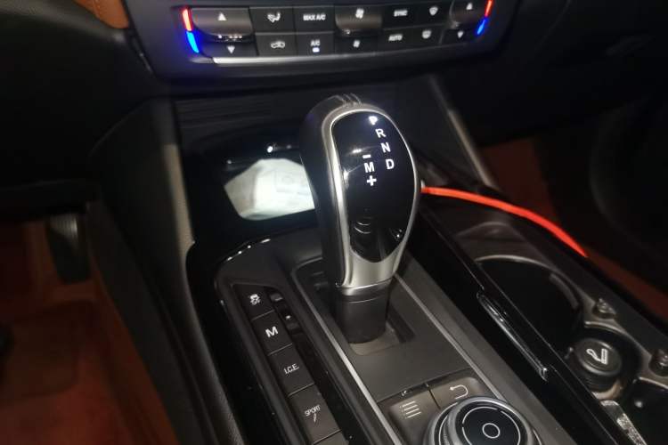 Used Maserati Levante 2016 3.0T Standard Edition Gear Lever
