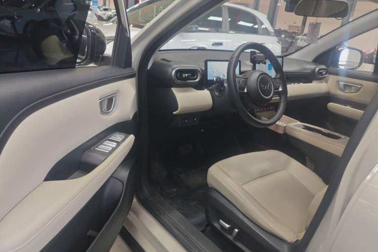 Used Wuling Bingo PLUS 2024 330 km Range Five-Seater Version Driver Seat