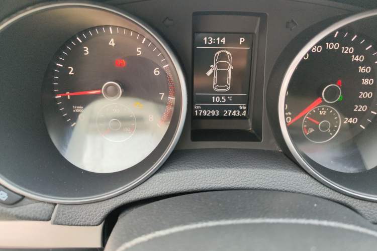 Used Volkswagen Golf 2011 1.4 TSI Comfort Travel Edition Odometer Close Up