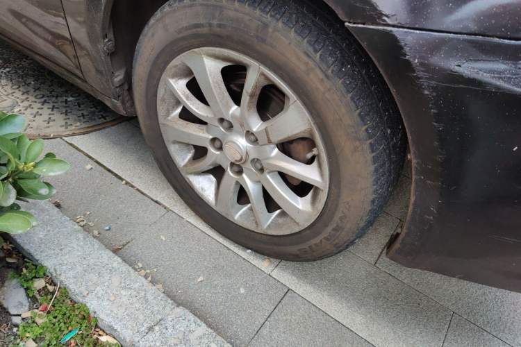 Used Soueast V5 Lingzhi 2012 1.5L Manual Luxury Version Right Front Wheel Hub