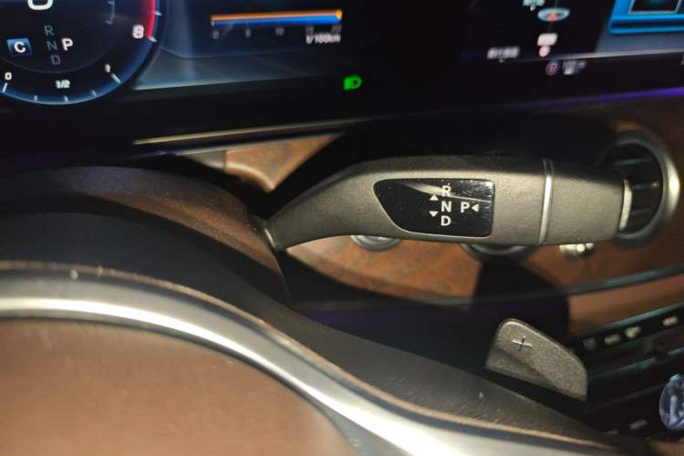 Used Mercedes-Benz E-Class 2019 E 200 L Gear Lever