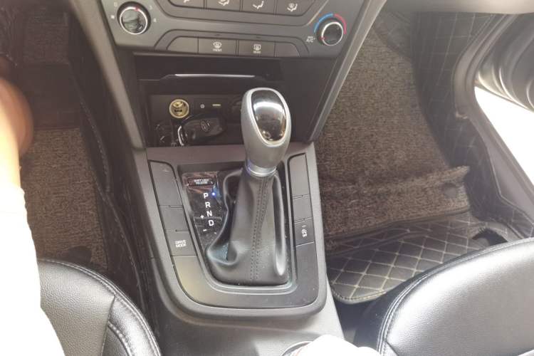 Used Hyundai Elantra (6th Generation / Lingdong) 2018 1.4T Dual-Clutch Xuan Dong · Dynamic Edition Gear Lever