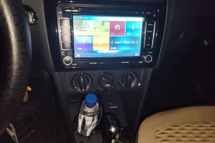 Used Volkswagen Polo 2014 1.4L Automatic Comfort Edition Audio And AC Panel