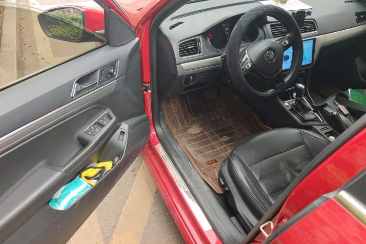 Used Volkswagen Lavida 2015 1.6L Automatic Luxury Edition Driver Seat