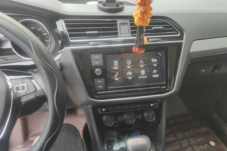 Used Volkswagen Tiguan L 2019 Revised Version 330TSI Automatic Two-Wheel Drive Panoramic Comfort Edition China V Standard Audio And AC Panel