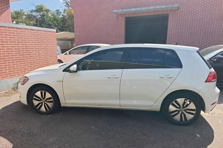 Used Volkswagen Golf Pure Electric 2020 Chari Exterior 3