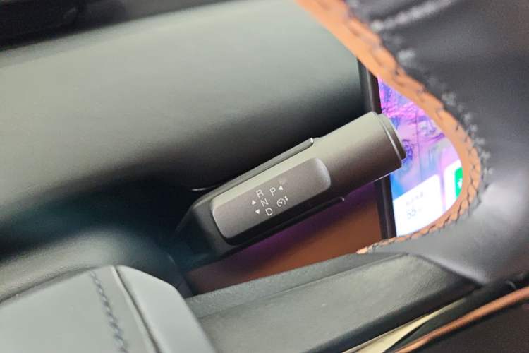 Used Hyptec HL 2025 700 Ultra Six-Seater All-Wheel-Drive LiDAR Version Gear Lever