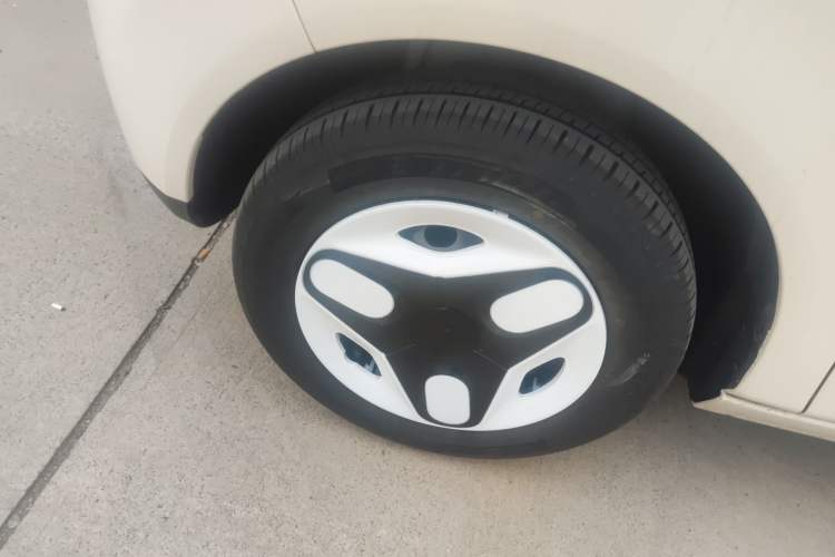 Used Geely Galaxy Panda 2025 210 km – Yuanqi Bear Left Front Wheel Hub