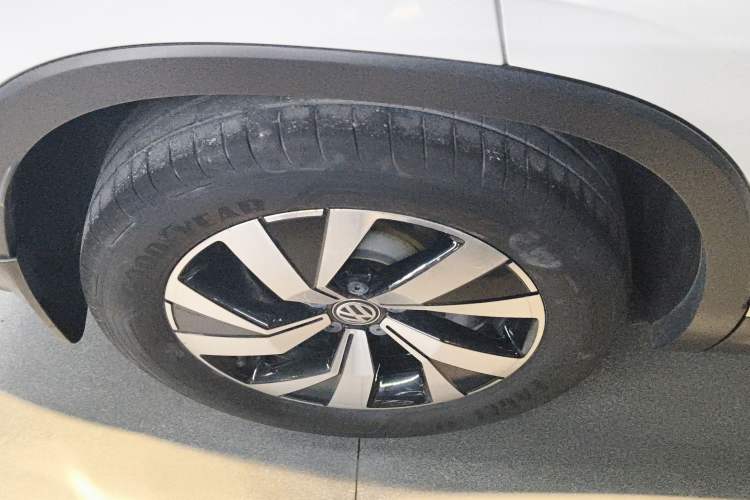 Used Volkswagen Tayron 2019 330TSI Two-Wheel Drive Luxury Model China VI Standard Right Rear Wheel Hub