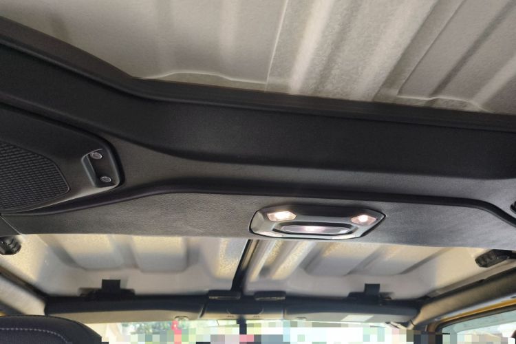 Used Jeep Wrangler 2019 2.0T Sahara Four-Door Version China VI Emission Standard
