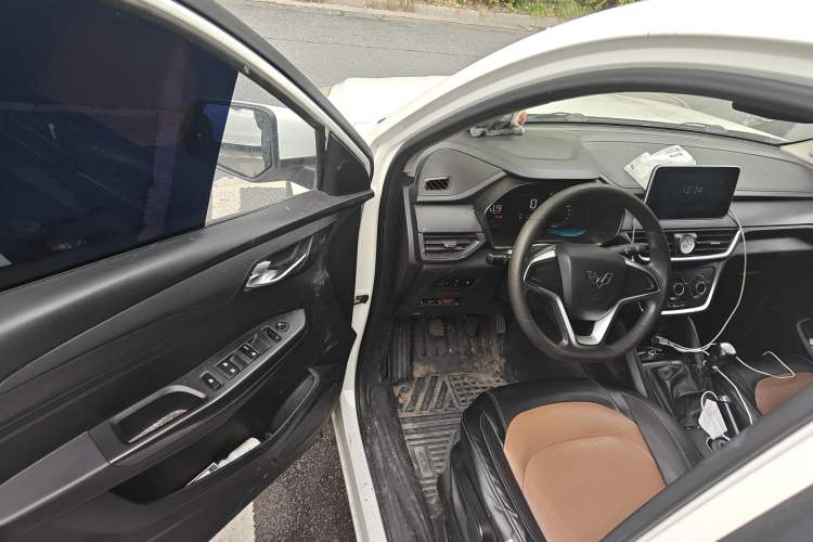 Used Wuling Hongguang S3 2018 1.5L Manual Comfort Model China V Standard Driver Seat