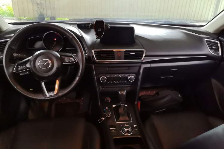 Used Mazda 3 Axela 2017 Sedan 2.0L Automatic Flagship Model China V Standard Center Console