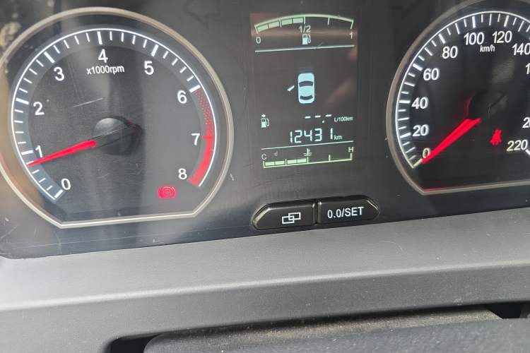 Used FORTHING Joyear 2014 LV Facelift 1.5L Manual Luxury Model
