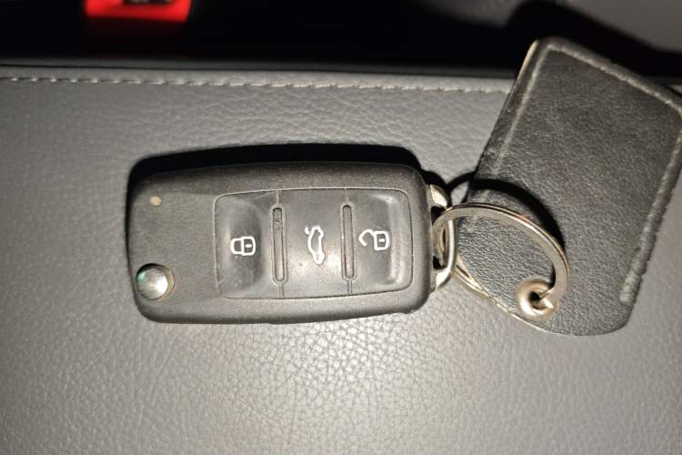 Used Volkswagen Touran 2015 1.4T DSG Comfort Edition 5 Seats Interior 1