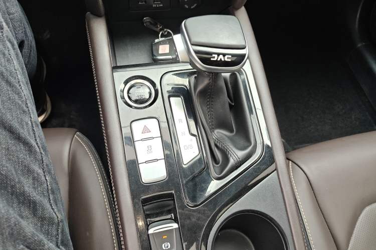 Used JAC Group J7 2020 1.5T CVT Elite Model Gear Lever