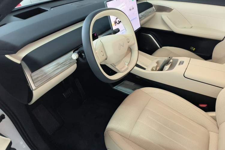 Used ONVO L60 2025 Model—60 kWh Rear-Wheel-Drive Version Driver Seat