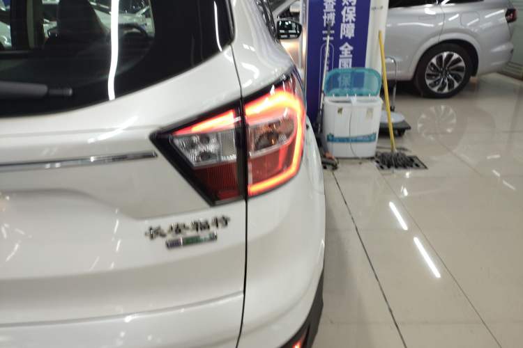 Used Ford Kuga 2018 EcoBoost 180 Two-Wheel-Drive Platinum Edition
