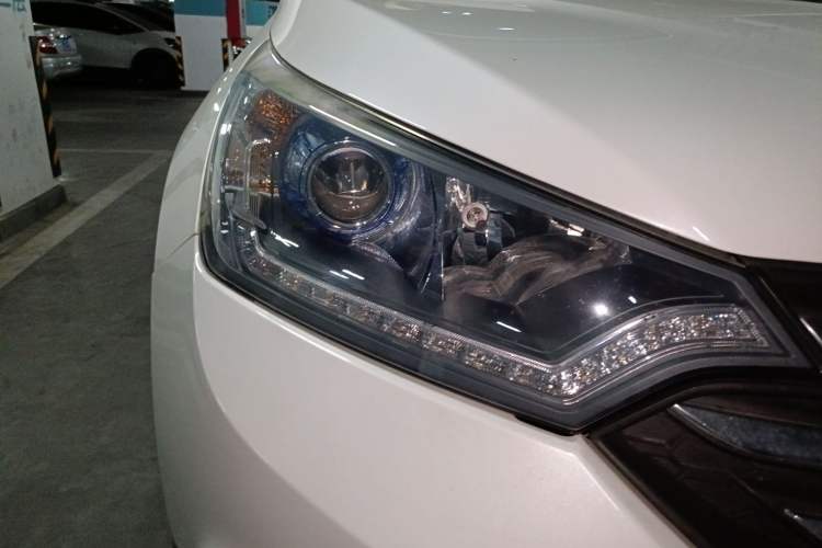 Used Dongfeng Aeolus AX7 2016 2.0L Automatic Zhiyi Trim
