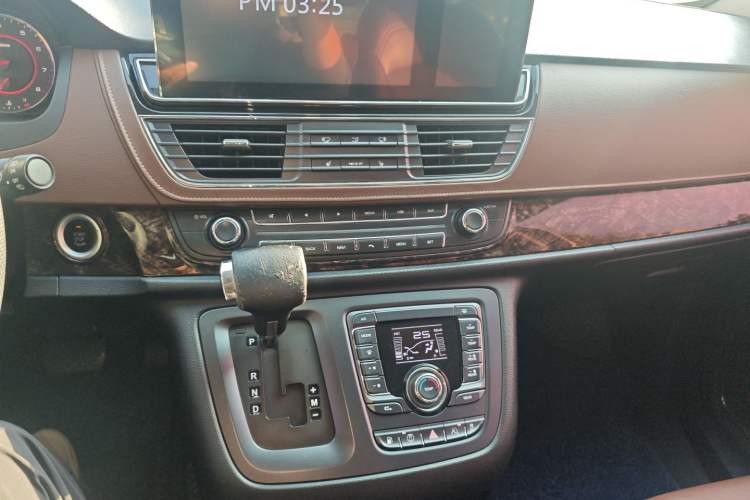 Used SAIC MAXUS G10 2016 2.0T Automatic Flagship Edition