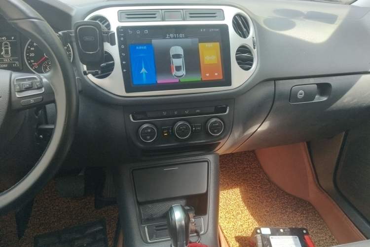 Used Volkswagen Tiguan 2015 1.8TSI Automatic All-Wheel Drive Comfort Edition Audio And AC Panel