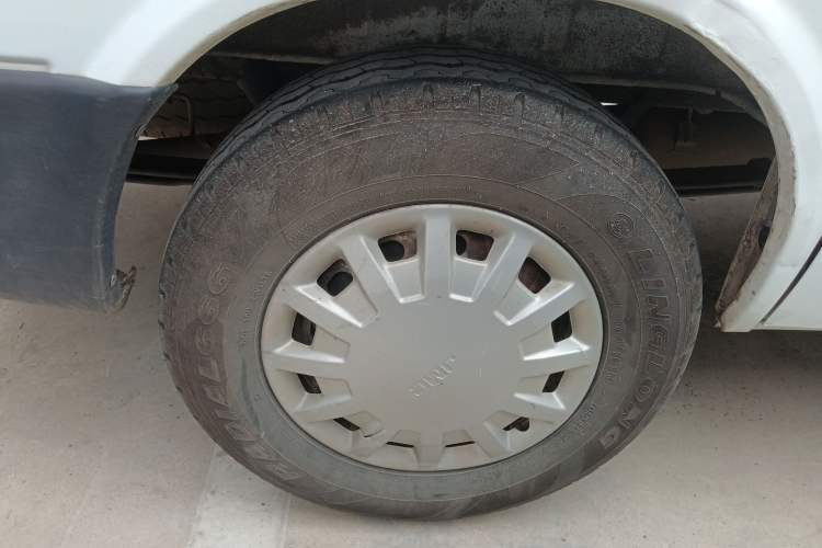 Used JMC Transit 2017 2.8T Commercial Version Short Wheelbase Mid-Roof 6/7/8-Seater JX493 Right Rear Wheel Hub