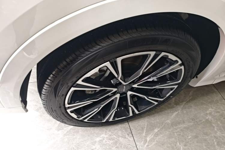 Used JETOUR X70 PLUS 2023 1.6T DCT Stronger PLUS 5-seater