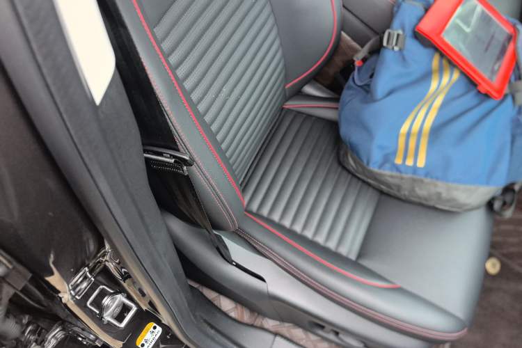 Used Land Rover Discovery Sport 2022 249 PS Metropolitan Edition 5 Seats Right Front Seat