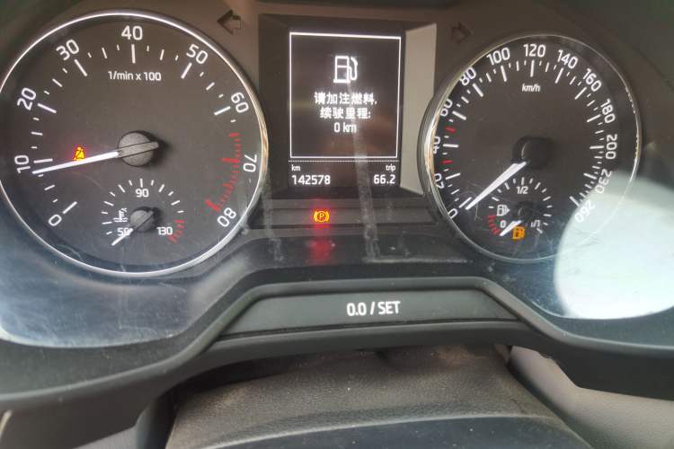 Used Skoda Octavia 2015 1.4TSI Manual Yijun Edition Odometer Close Up