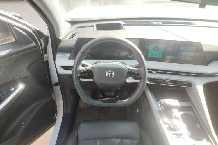 Used Changan CS75 PLUS 2024 3rd Generation Champion Edition 2.0T Intelligent Drive Performance Model
