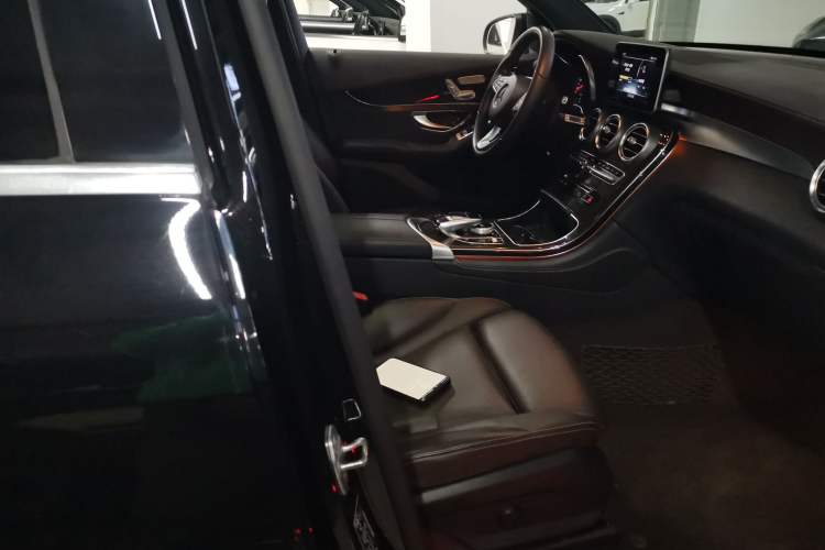 Used Mercedes-Benz GLC 2017 GLC 260 4MATIC Luxury Model Right Front Seat