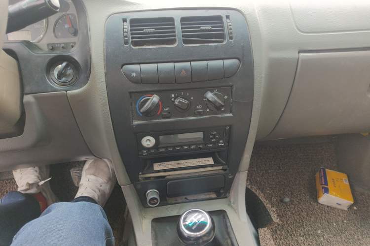 Used Great Wall Jingle 2008 2.2L Luxury Big Double-Cab Audio And AC Panel