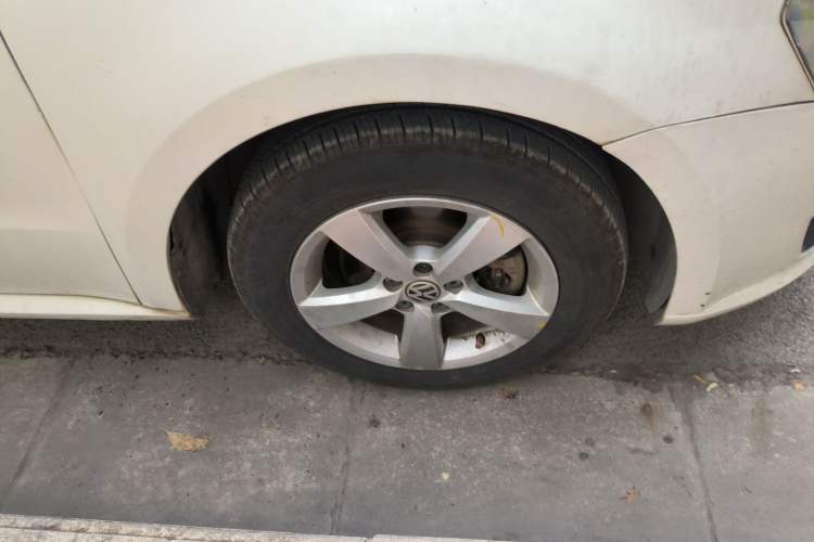 Used Volkswagen Lavida 2013 Revised Classic 1.6L Automatic Fashion Edition
