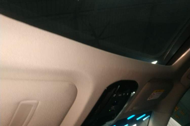 Used Toyota Venza 2023 2.0L CVT Two-Wheel Drive Luxury Edition Headliner