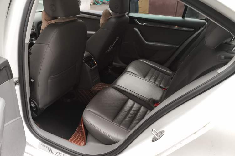 Used Skoda Octavia 2015 1.4TSI DSG Yijun Edition
