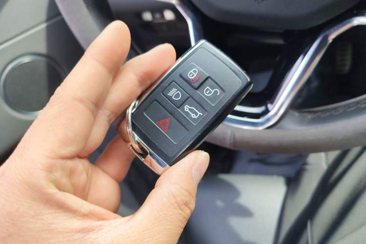 Used Land Rover Discovery Sport 2022 249 PS R-Dynamic S Performance Edition 5 Seats Interior 1