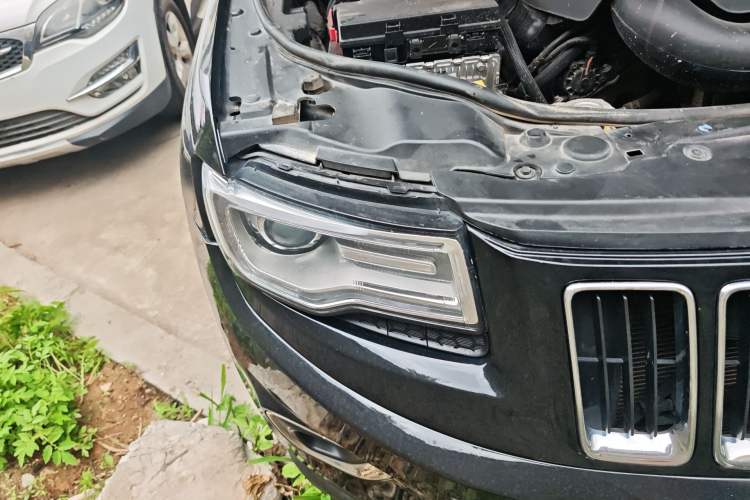 Used Jeep Grand Cherokee 2015 3.0L Comfort Navigation Edition Right Front Headlight