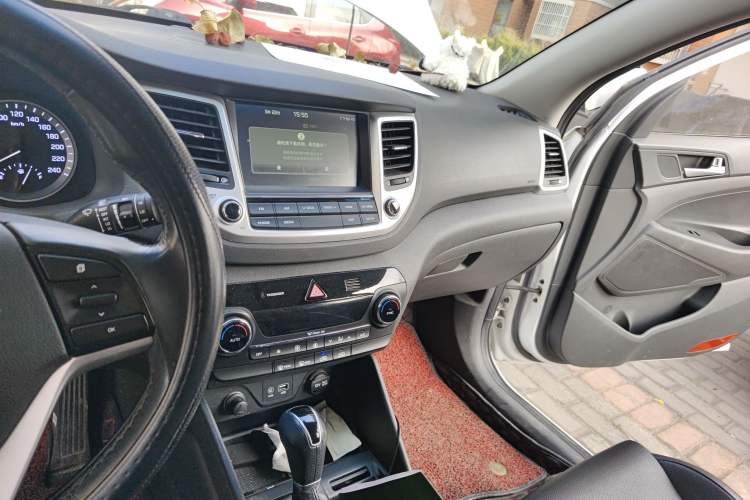 Used Hyundai Tucson 2018 1.6T Dual-Clutch Two-Wheel Drive 15th Anniversary Special Edition
