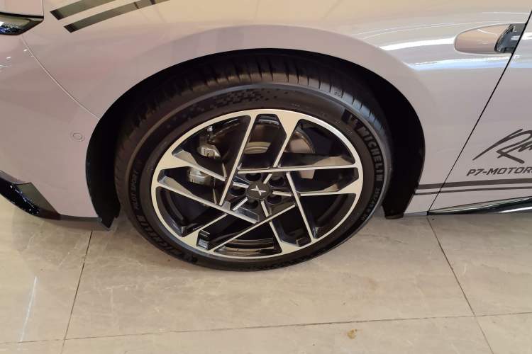 Used XPeng P7+ 2024 Ultra-Long Range Max Left Front Wheel Hub