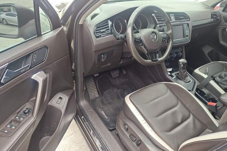 Used Volkswagen Tiguan L 2017 380TSI Automatic All-Wheel-Drive Luxury Edition Driver Seat