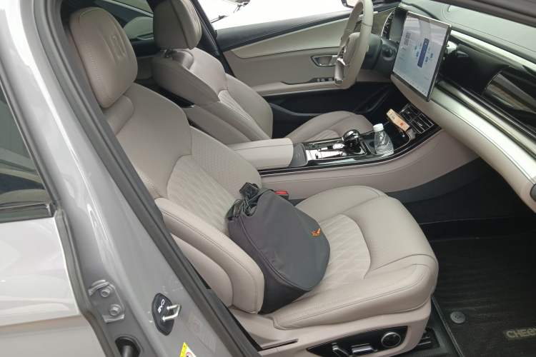 Used BYD Han 2025 DM-i 125KM Prestige Model Right Front Seat