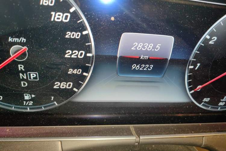 Used Mercedes-Benz E-Class 2017 E 200 L Sport 4MATIC Odometer Close Up