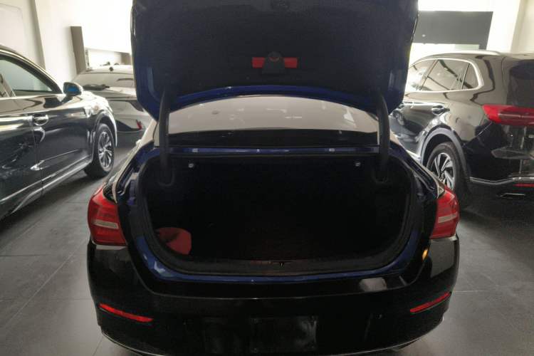 Used Hongqi H5 2019 30TD Smart Connect Dynamic Edition Trunk