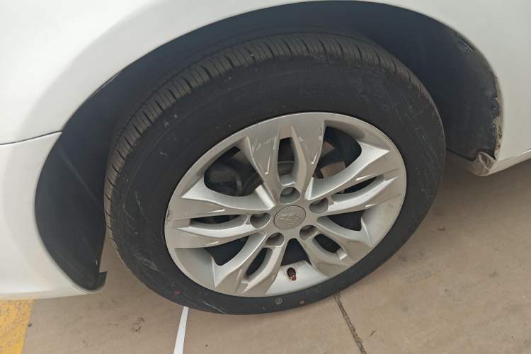 Used Geely Auto Emgrand 2014 Sedan 1.5L CVT Elite Model